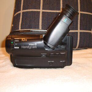 Sony Handycam Video8 CCD-TR70 Camcorder - WORKING: READ DESCRIPTION!